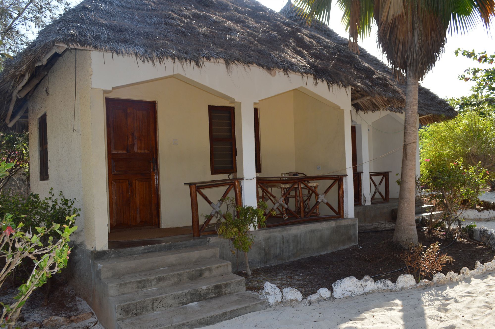 Pakachi & Hotell 2*